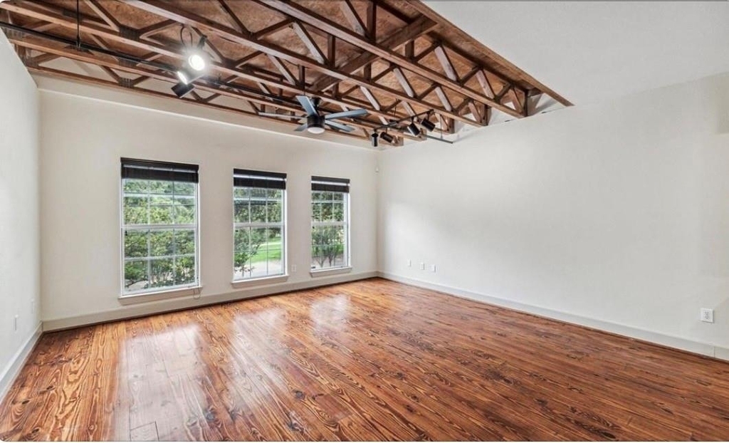 1618 Elgin Street - Photo 2