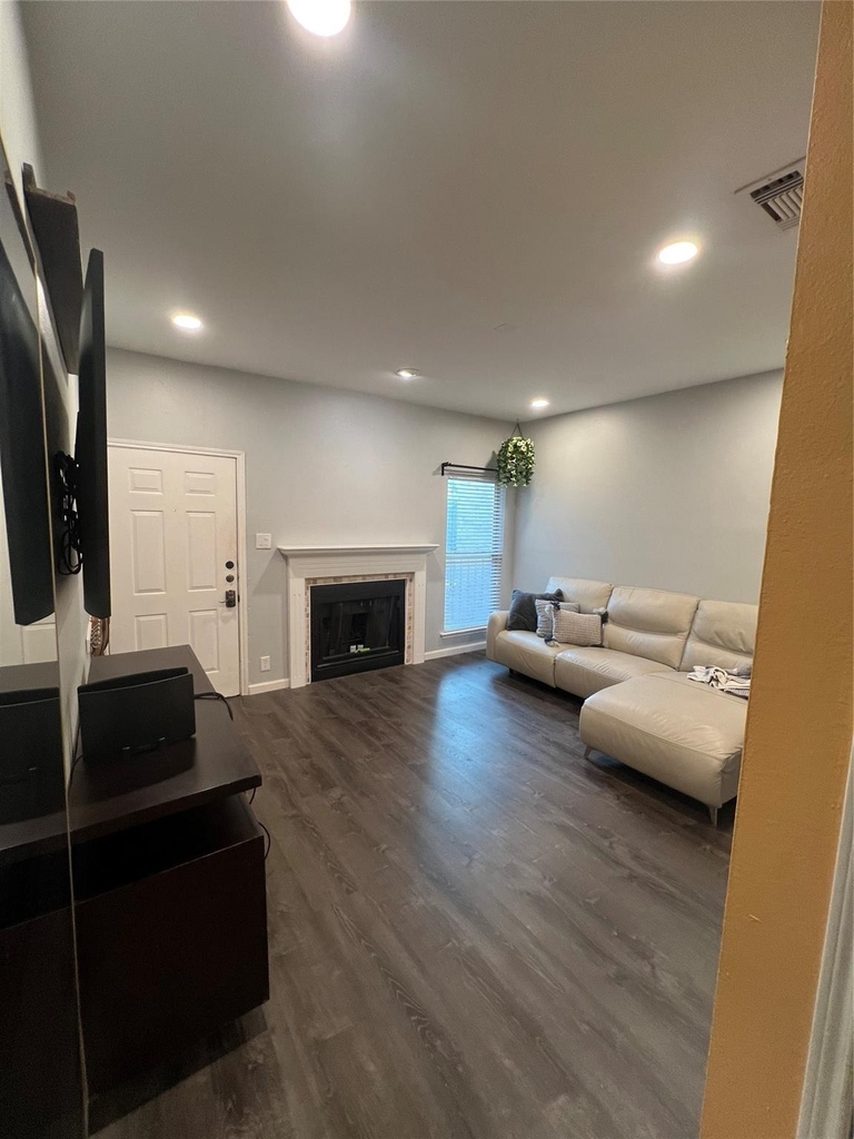 2414 Longview Street - Photo 3