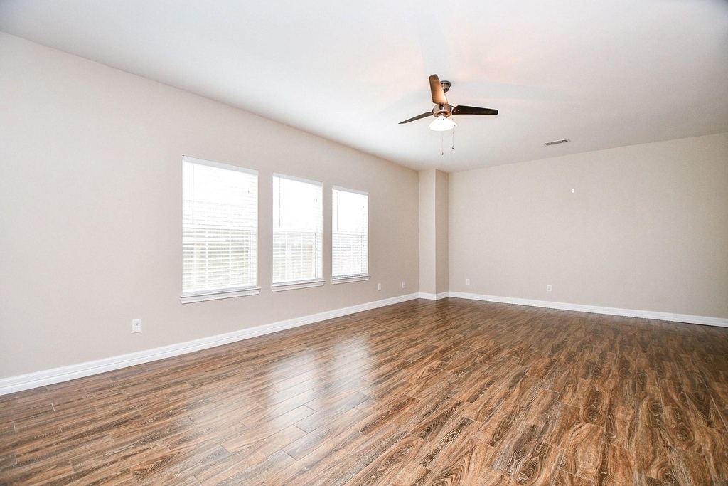 927 Grand Junction Drive - Photo 7