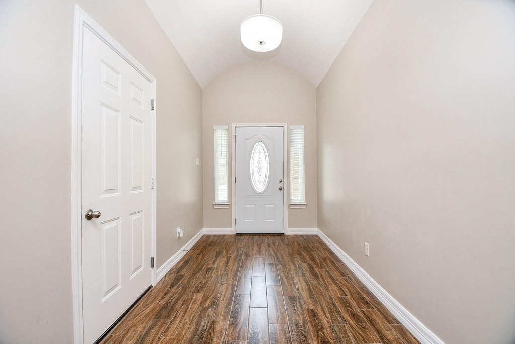 927 Grand Junction Drive - Photo 2