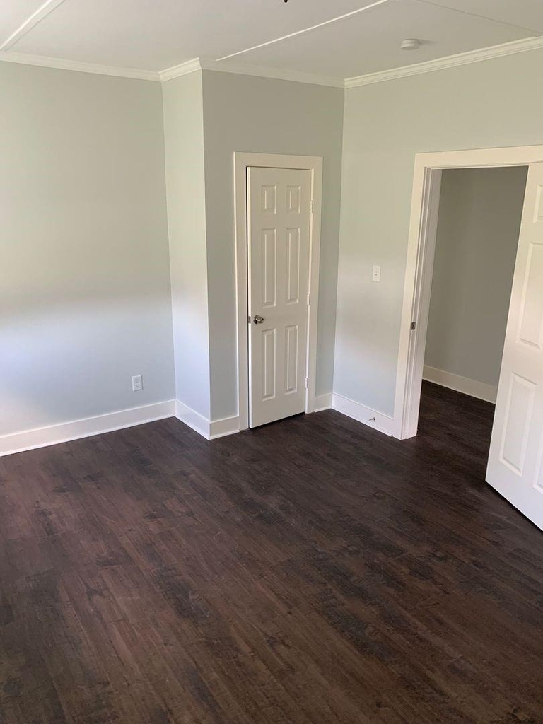 1107 Avenue A - Photo 4