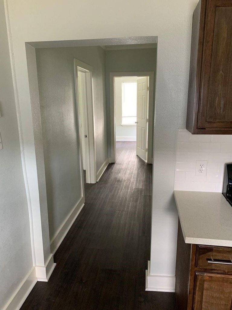 1107 Avenue A - Photo 7