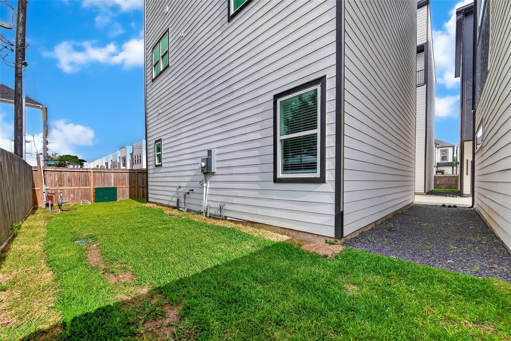 1936 Laverne Street - Photo 31
