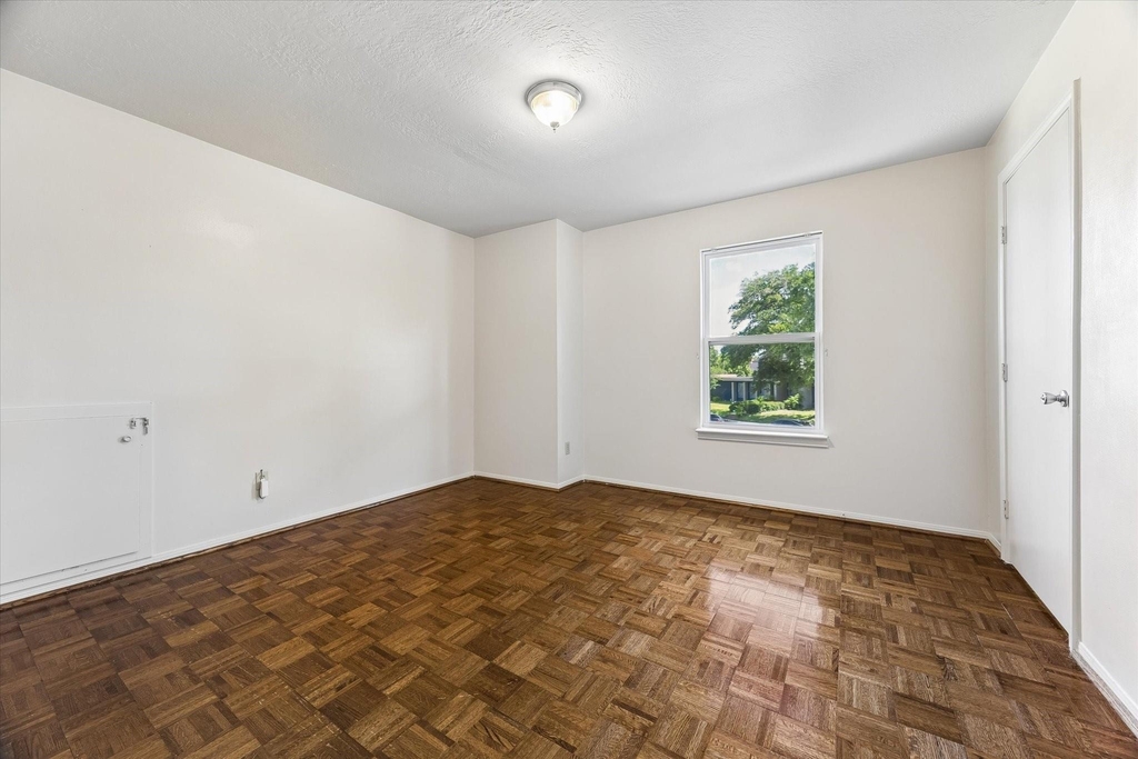 3232 Parkwood Drive - Photo 20