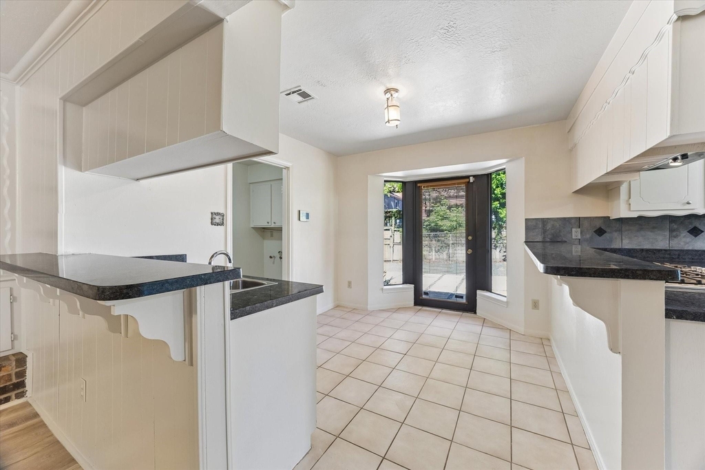 3232 Parkwood Drive - Photo 11