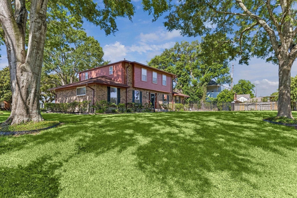 3232 Parkwood Drive - Photo 1