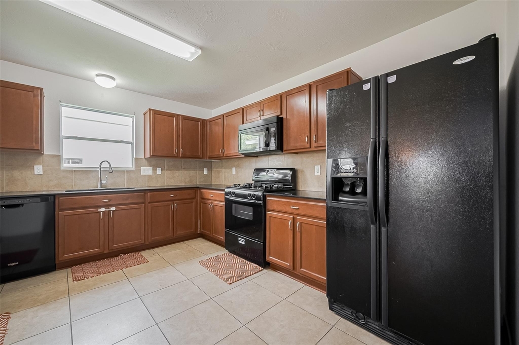 18334 Fair Grange Lane - Photo 17