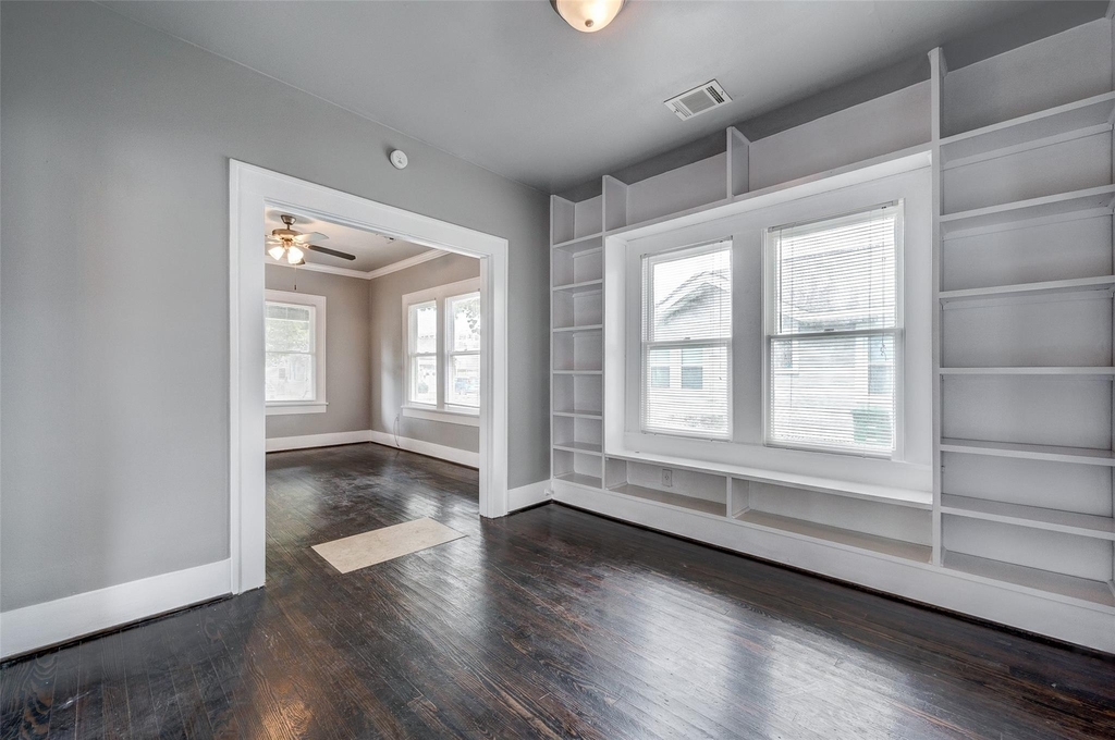 109 E 23rd Street - Photo 12