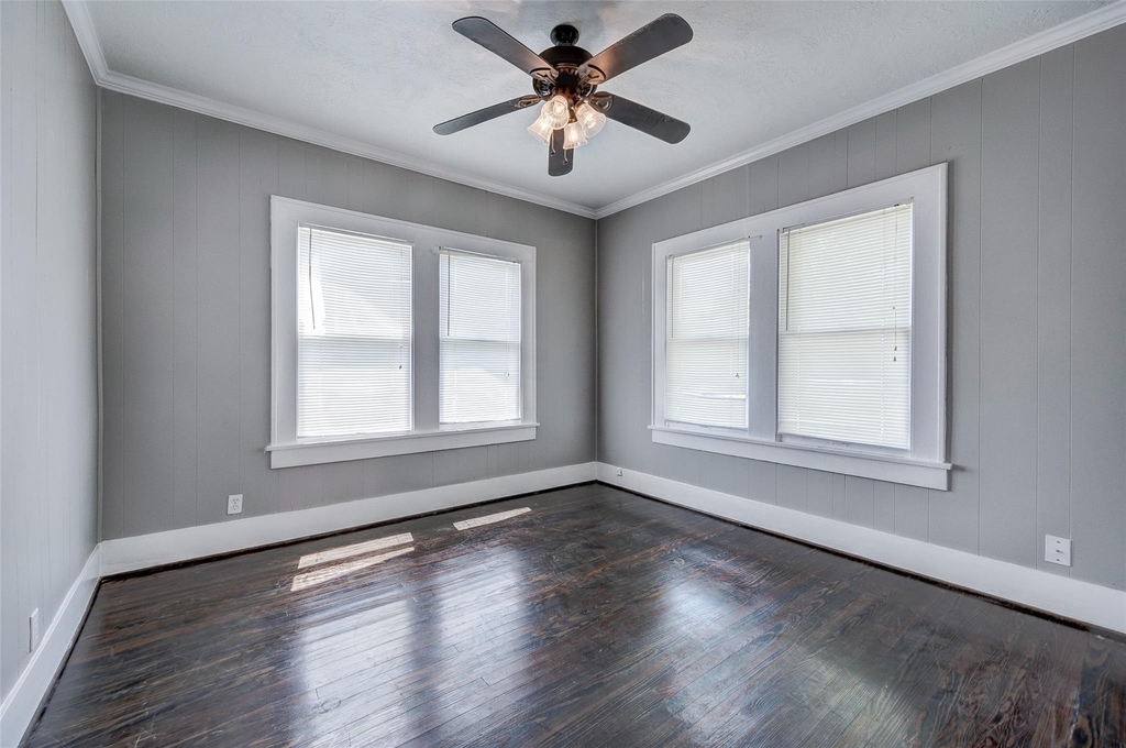 109 E 23rd Street - Photo 4
