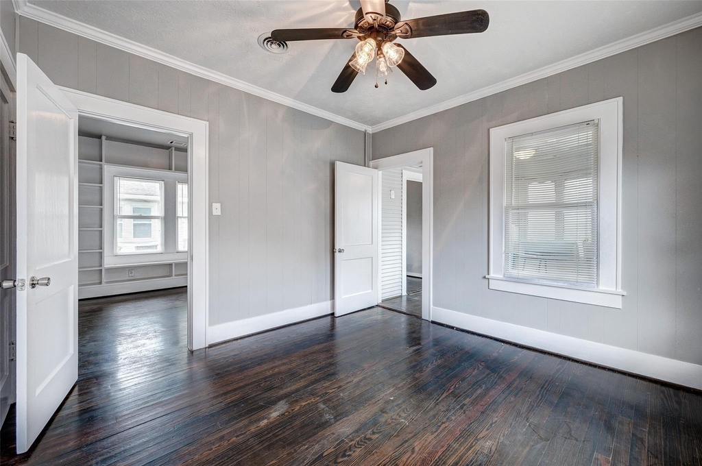 109 E 23rd Street - Photo 16