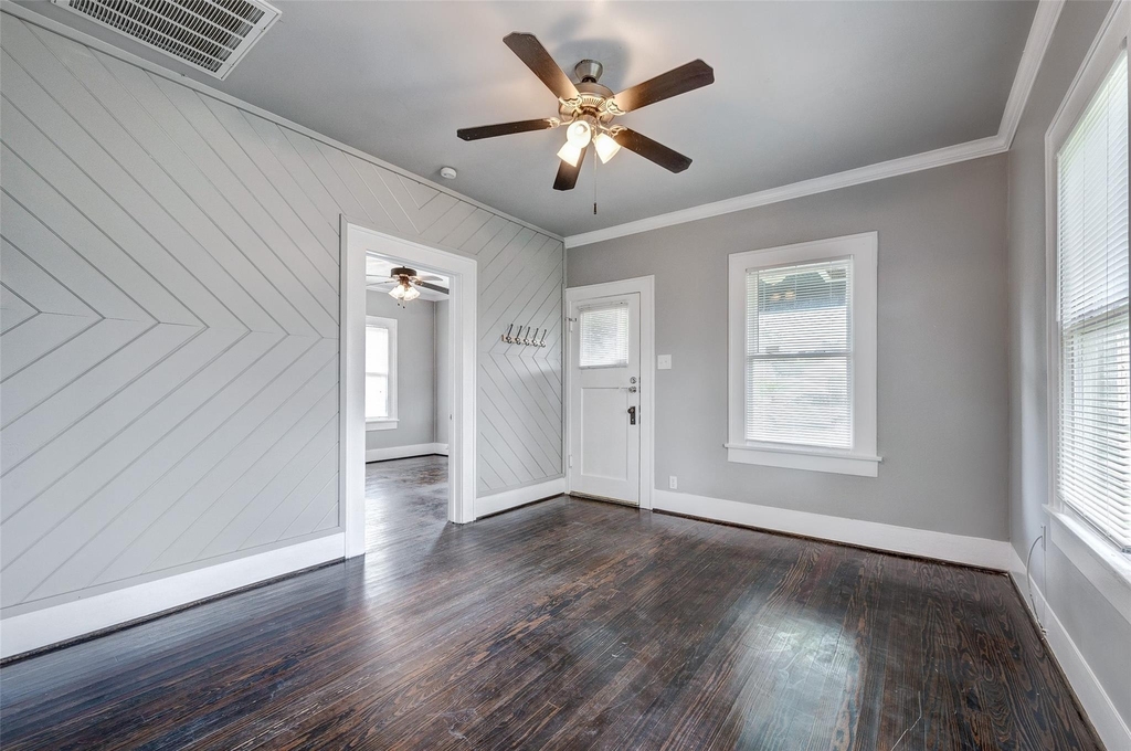 109 E 23rd Street - Photo 8