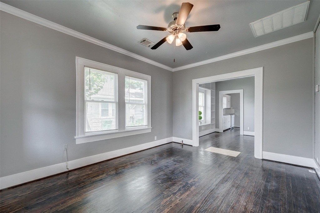 109 E 23rd Street - Photo 11