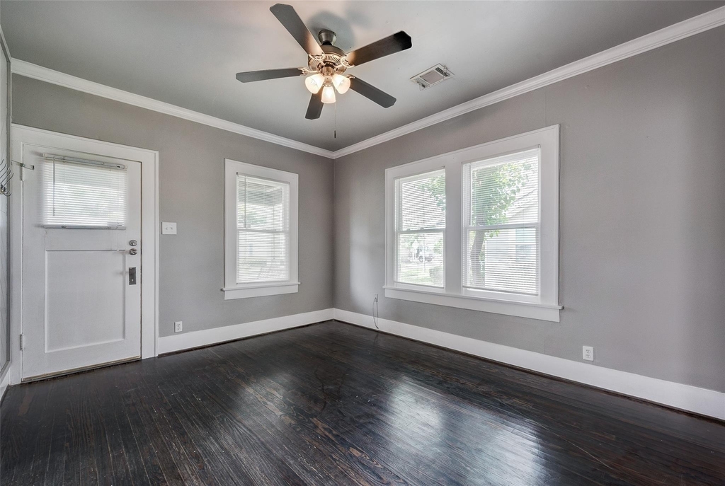 109 E 23rd Street - Photo 10