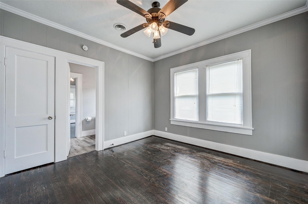 109 E 23rd Street - Photo 7