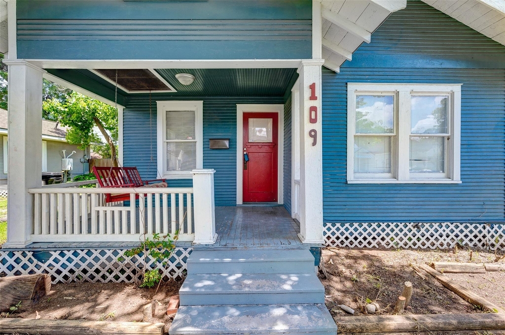 109 E 23rd Street - Photo 2