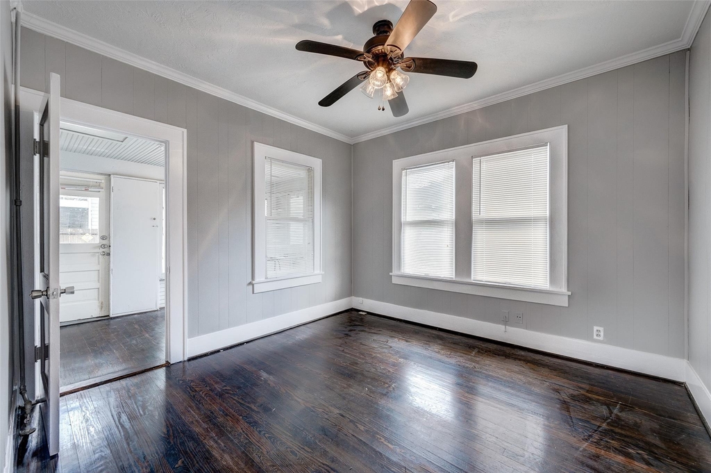 109 E 23rd Street - Photo 14