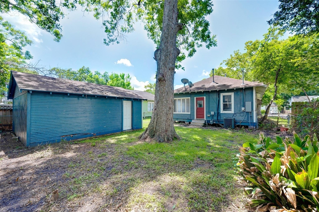 109 E 23rd Street - Photo 23