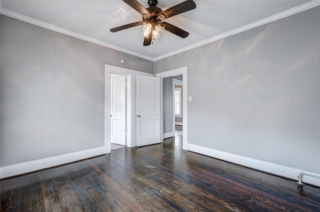 109 E 23rd Street - Photo 15