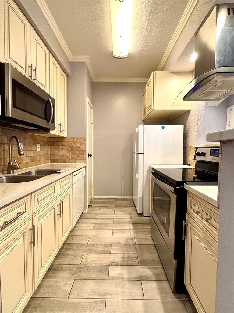 7950 N Stadium Drive - Photo 3