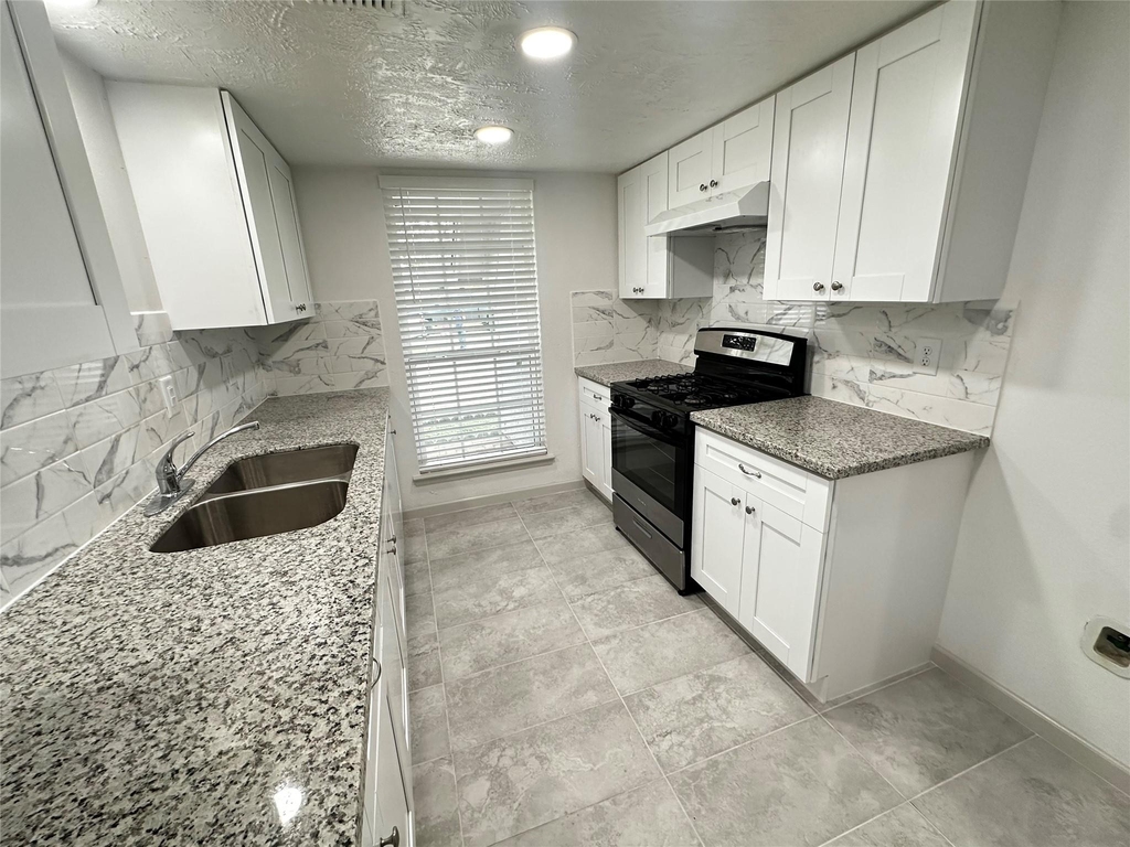 7718 Mosewood Street - Photo 2