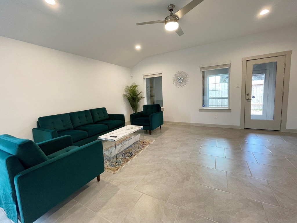3902 Itzle Island Court - Photo 8