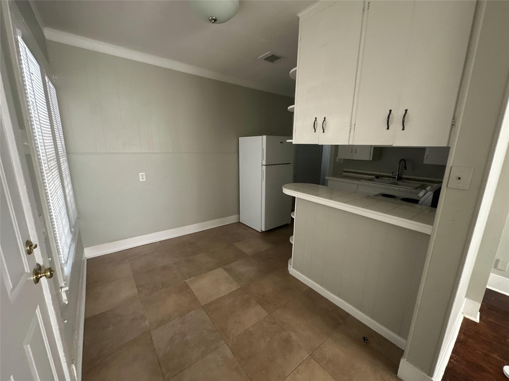 2216 Avenue O 1/2 - Photo 3