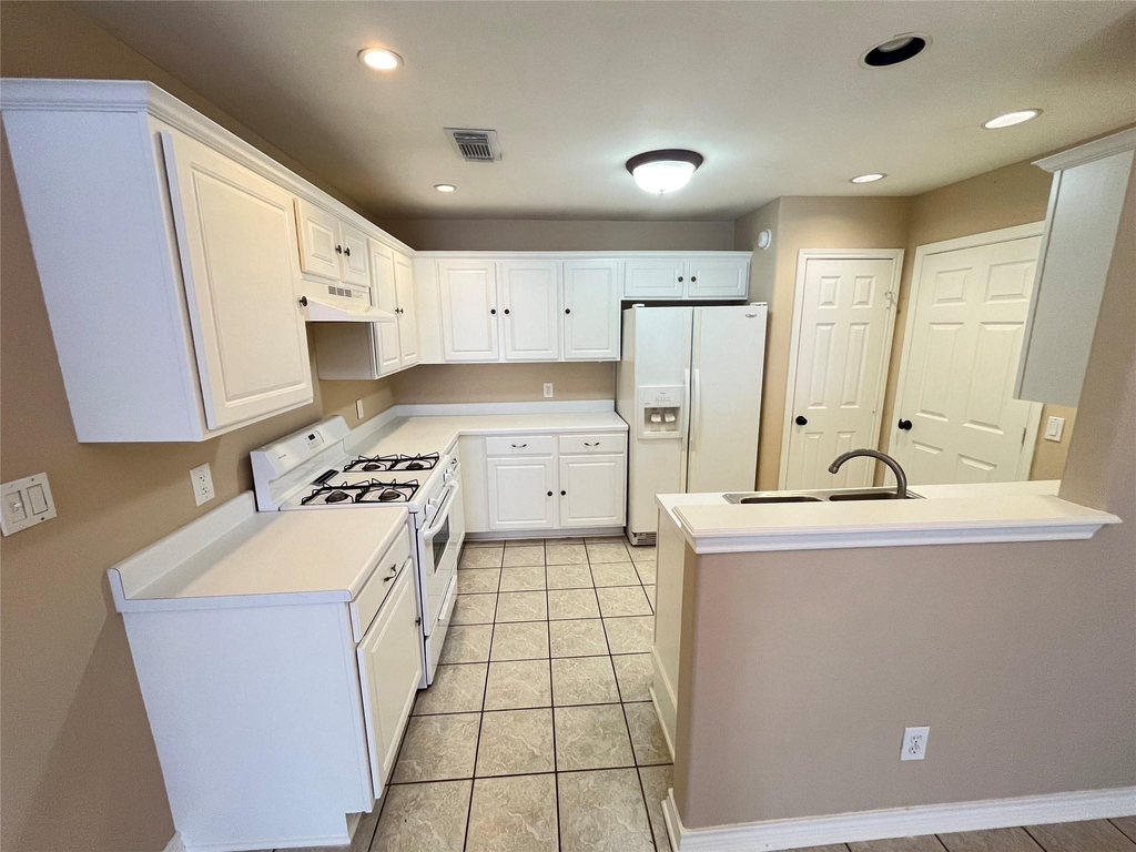 18203 Beaverdell Drive - Photo 5