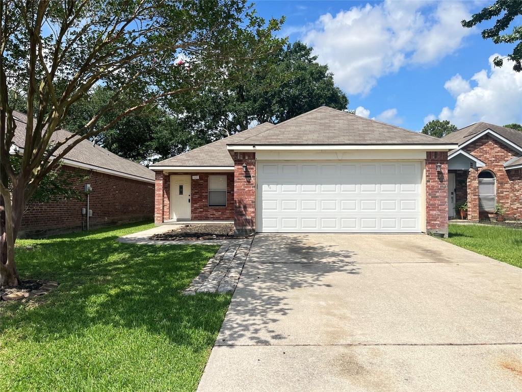 18203 Beaverdell Drive - Photo 2