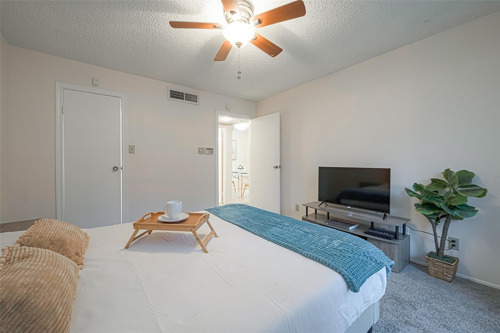 7900 N Stadium Drive - Photo 1