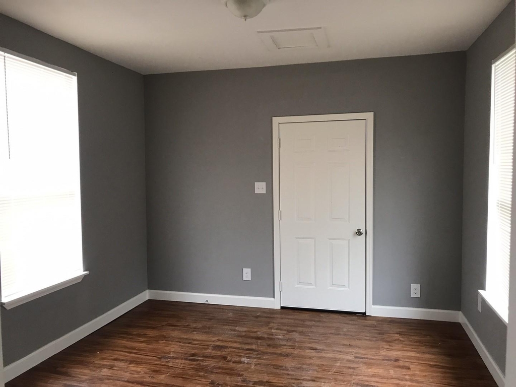 1411 34th Street - Photo 2