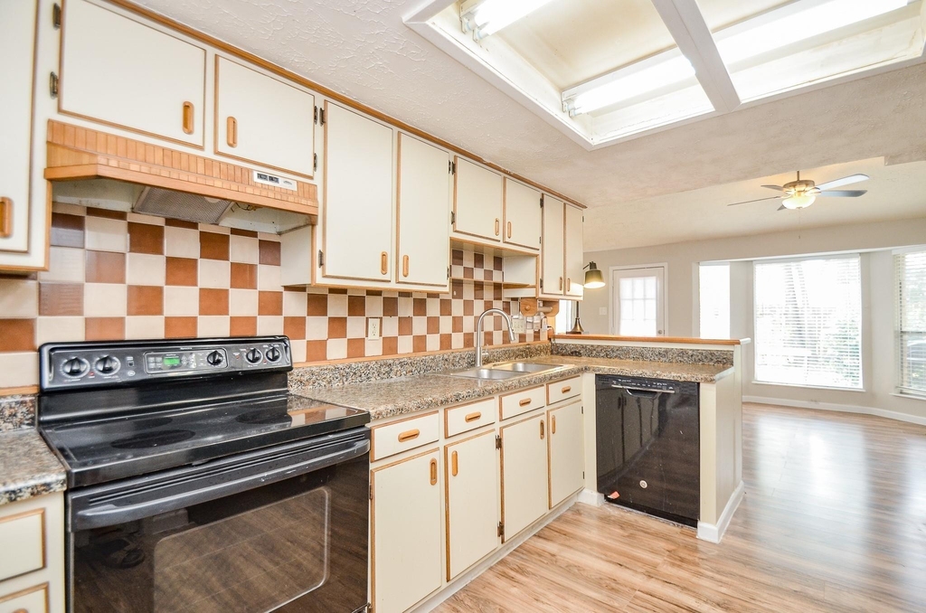 7623 Kite Hill Drive - Photo 11