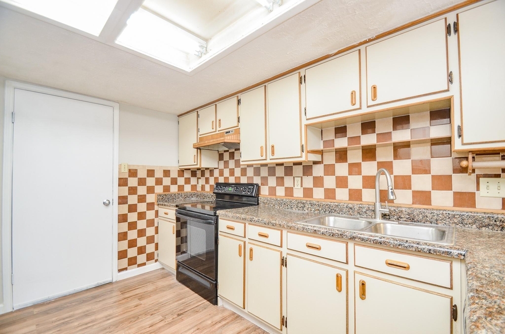 7623 Kite Hill Drive - Photo 10