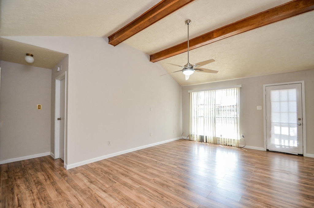 7623 Kite Hill Drive - Photo 3