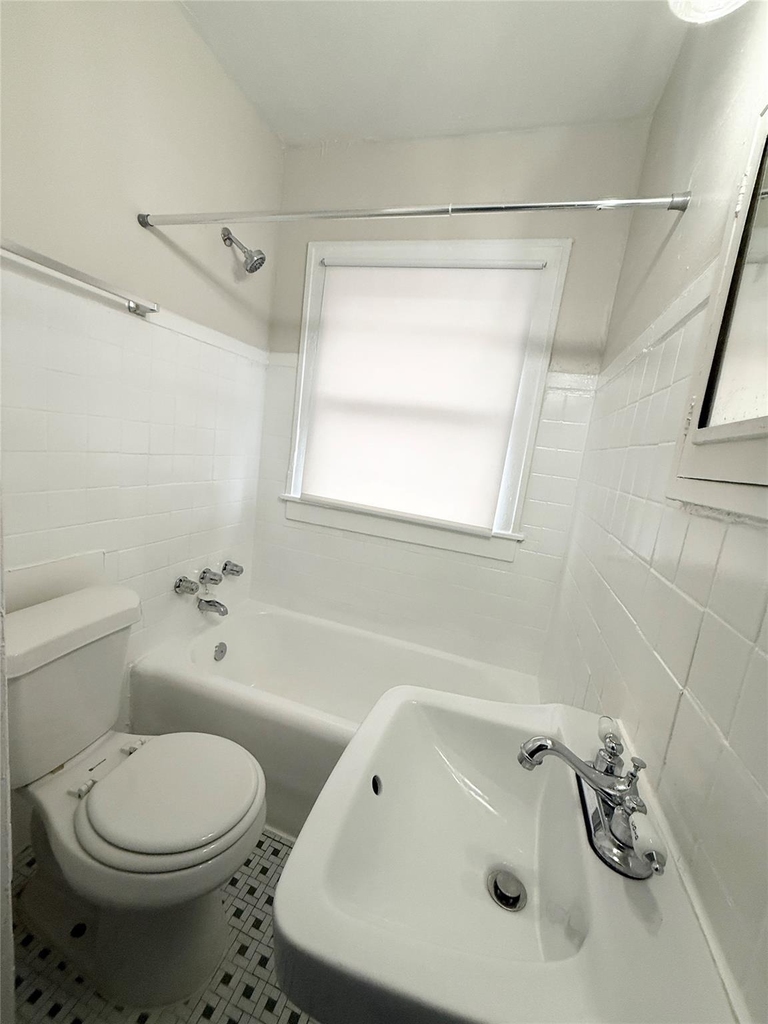 1136 Berthea Street - Photo 13