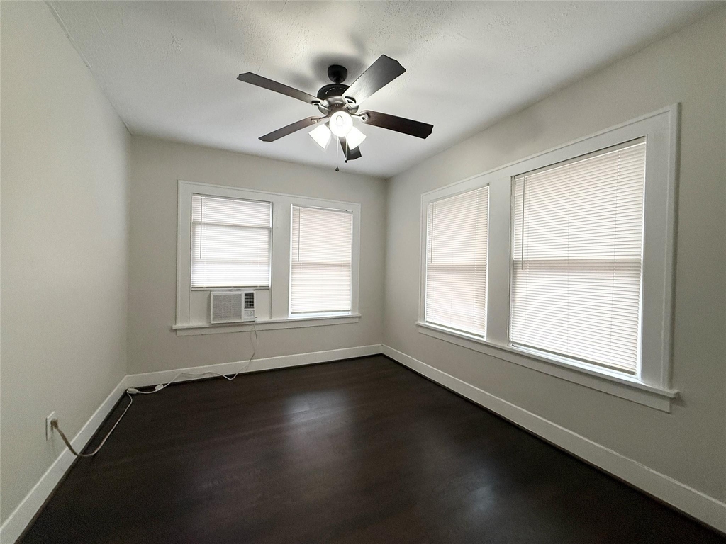 1136 Berthea Street - Photo 6