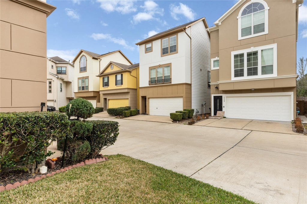 3334 Clearview Villa Way - Photo 1