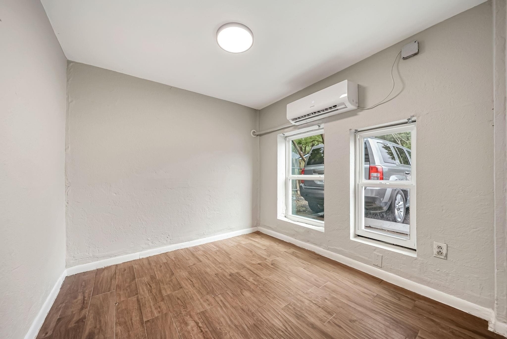 217 Johnson Street - Photo 5