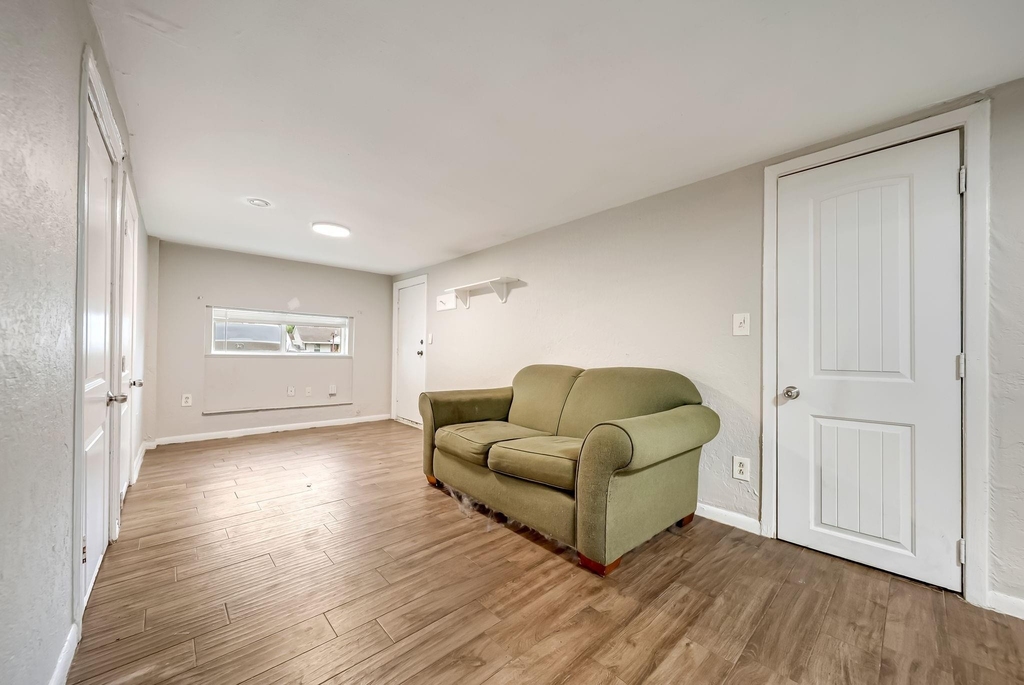 217 Johnson Street - Photo 11