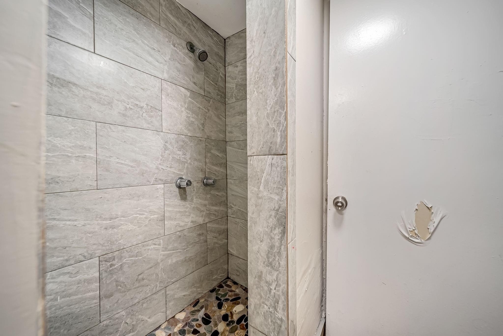 217 Johnson Street - Photo 13