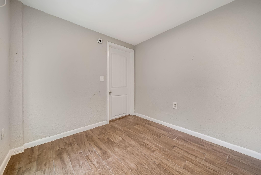 217 Johnson Street - Photo 4