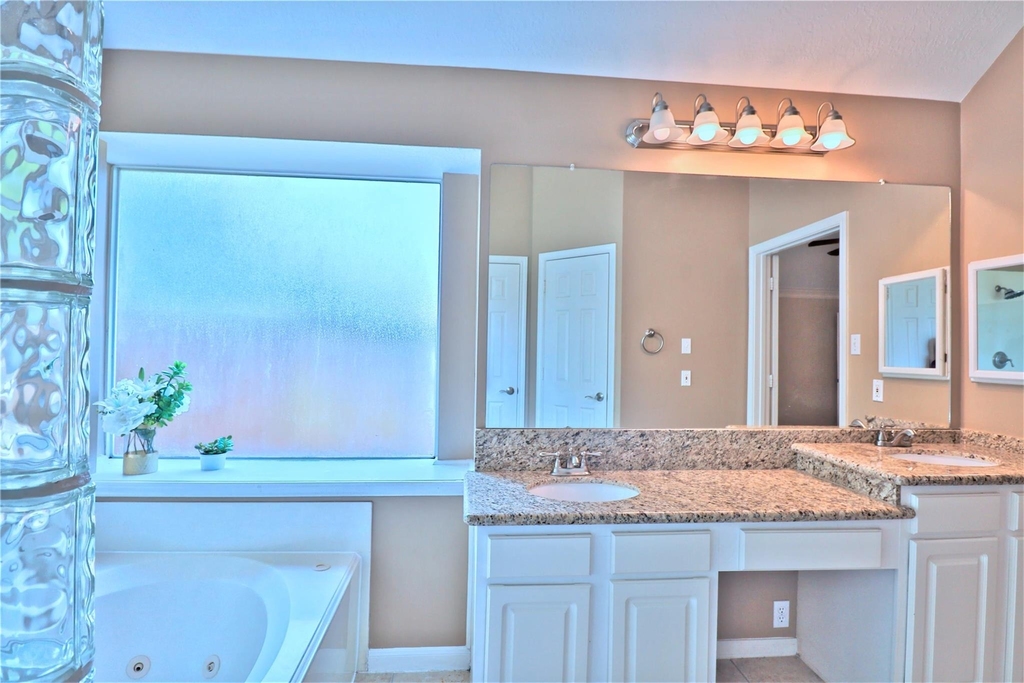 4530 Springfield Lakes Street - Photo 17