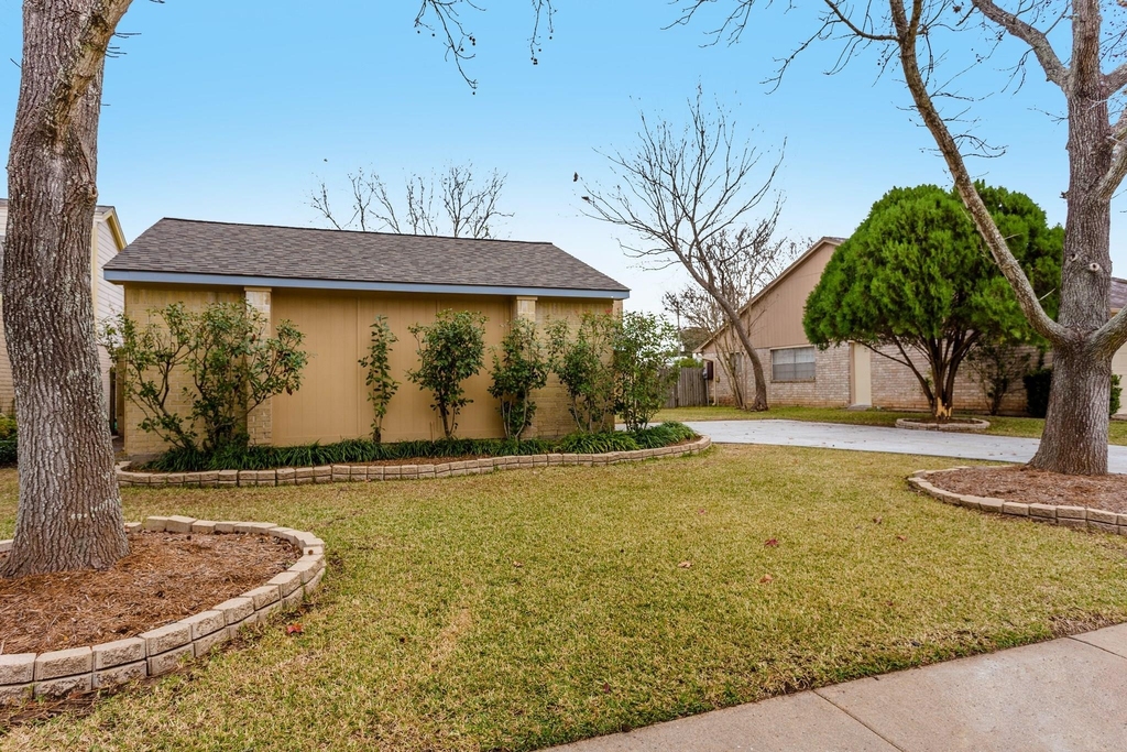 2703 Ferry Landing - Photo 2