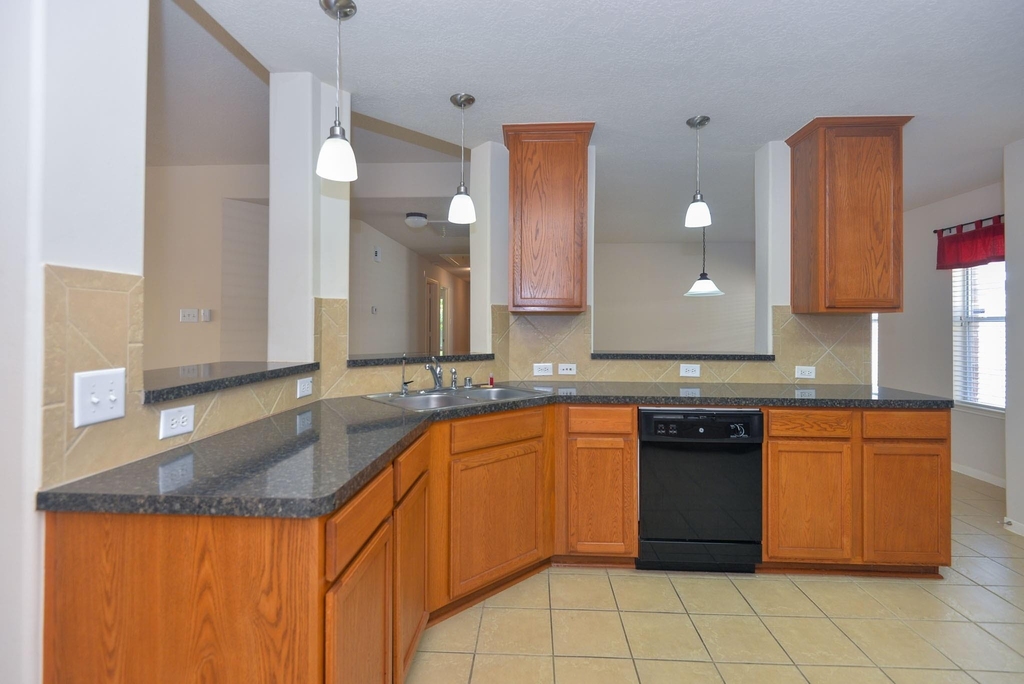 13607 Manor Crest Lane - Photo 6