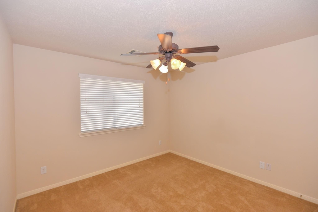 13607 Manor Crest Lane - Photo 19