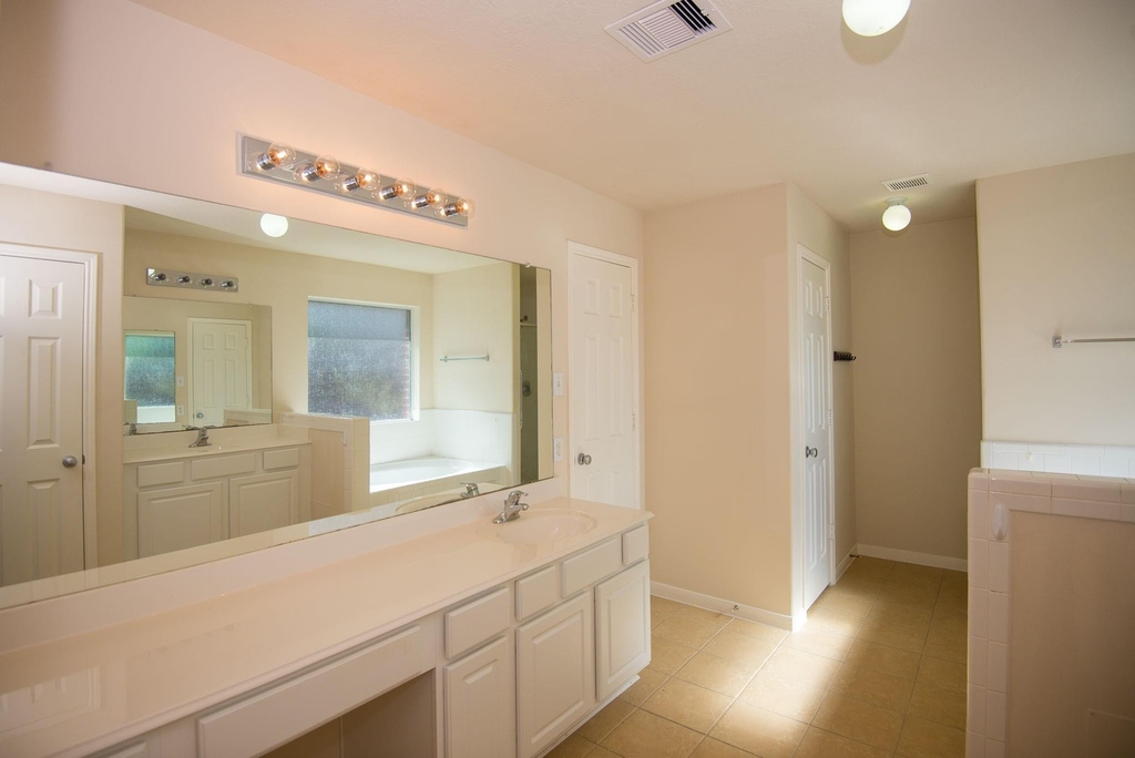 13607 Manor Crest Lane - Photo 13