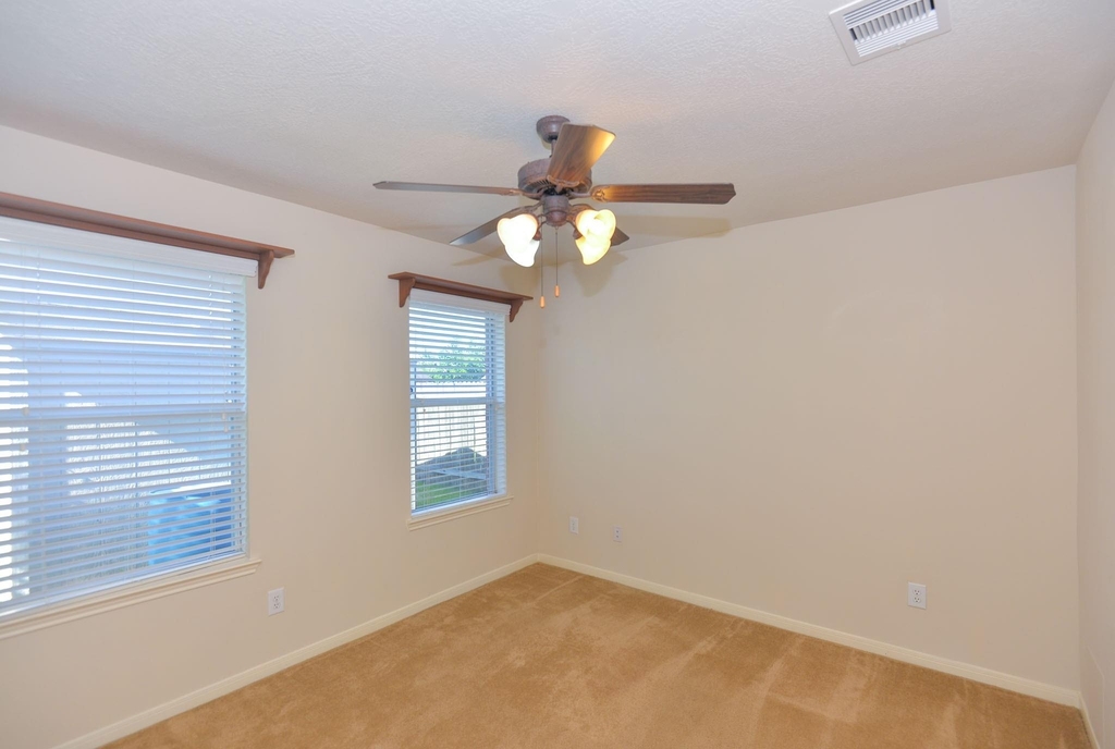 13607 Manor Crest Lane - Photo 16