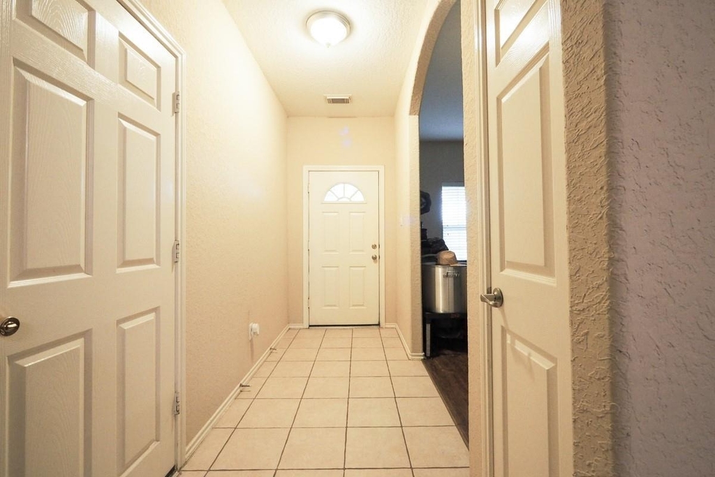 11219 Overland Trail Drive - Photo 2