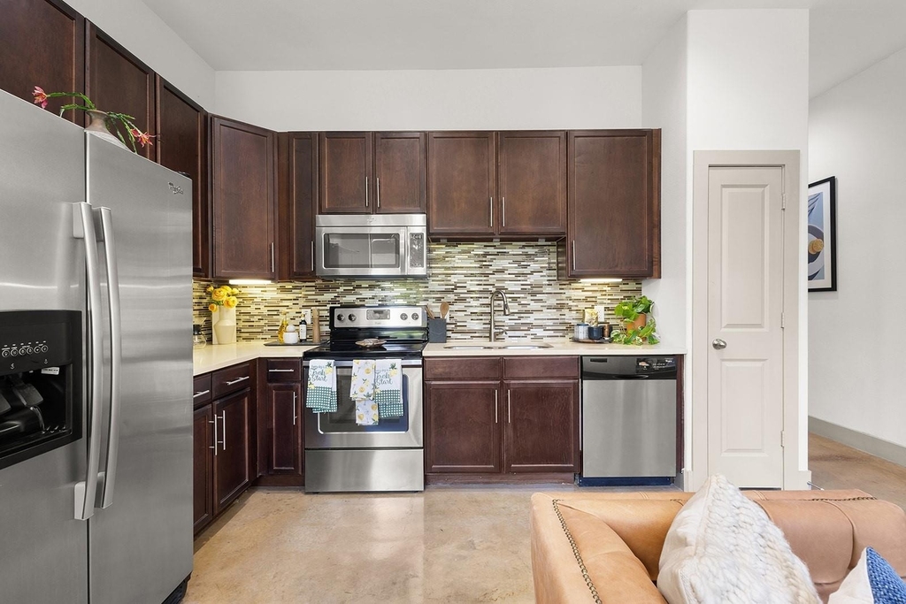 1616 W W Dallas Street - Photo 3