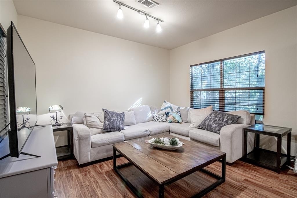 1239 20th Street - Photo 5