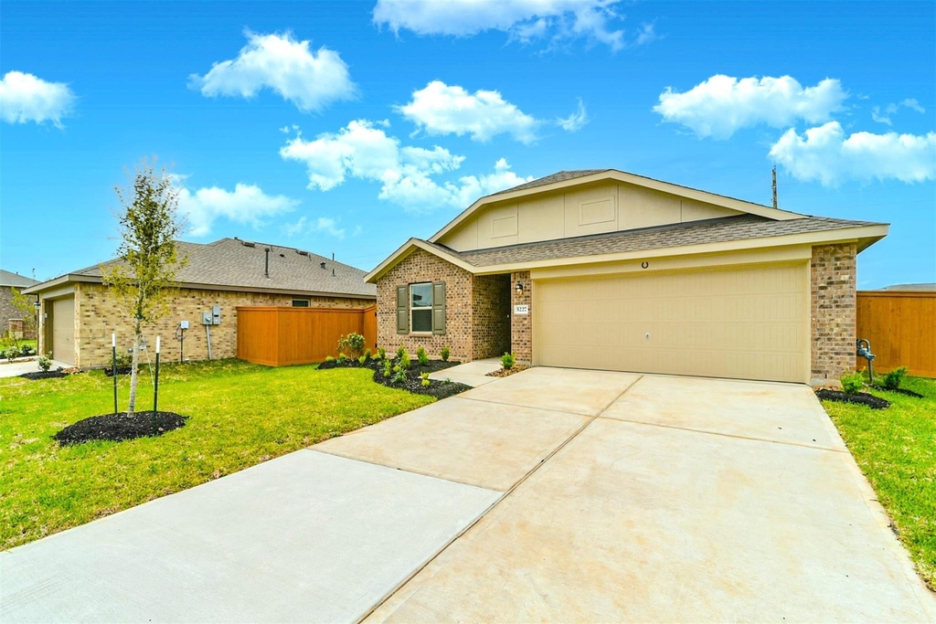 5227 Sunvalley Bend Drive - Photo 1